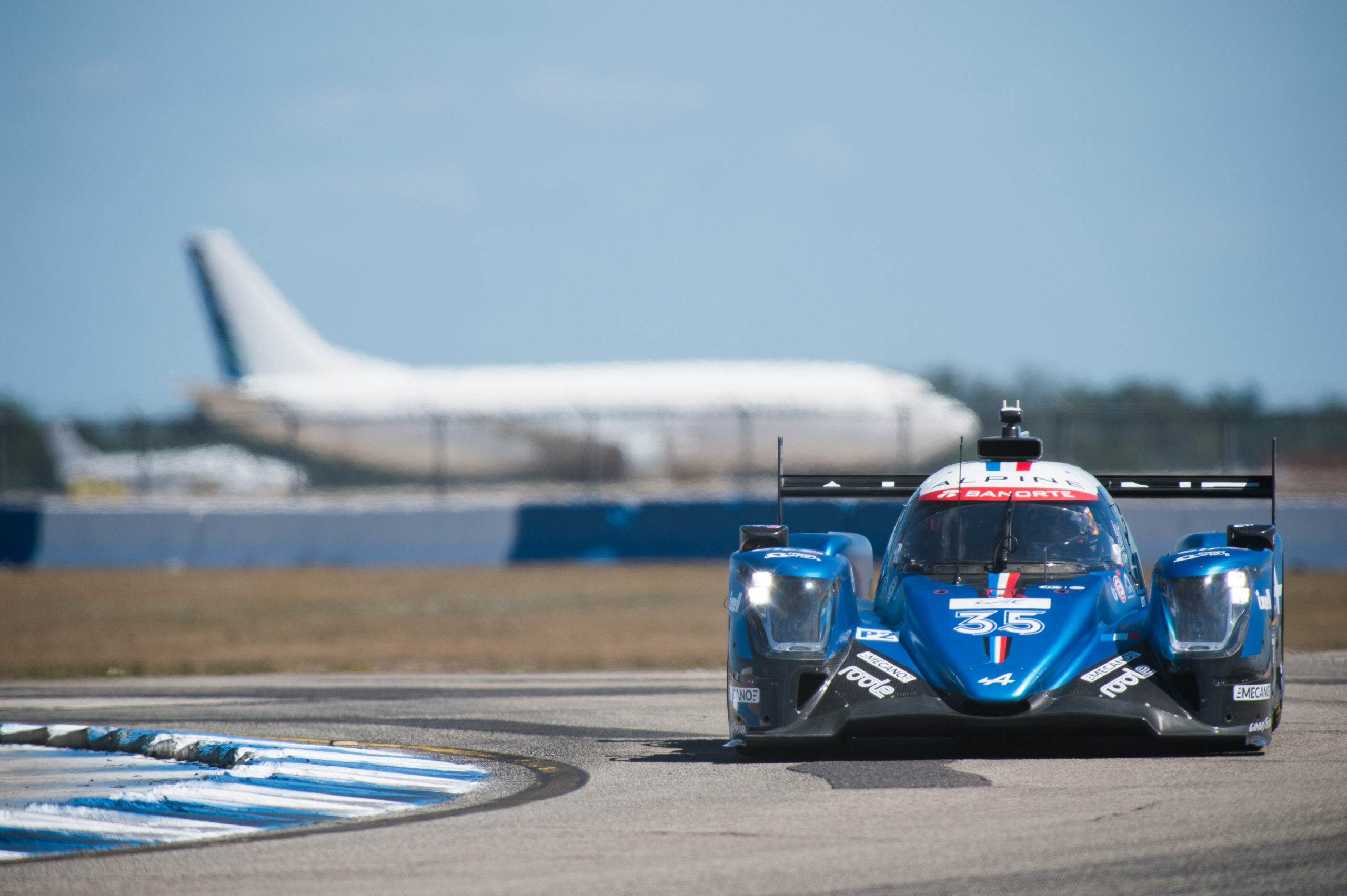 ALPINE ELF ENDURANCE TEAM COUPÉ DANS SON ÉLAN À SEBRING | Le Hub Auto