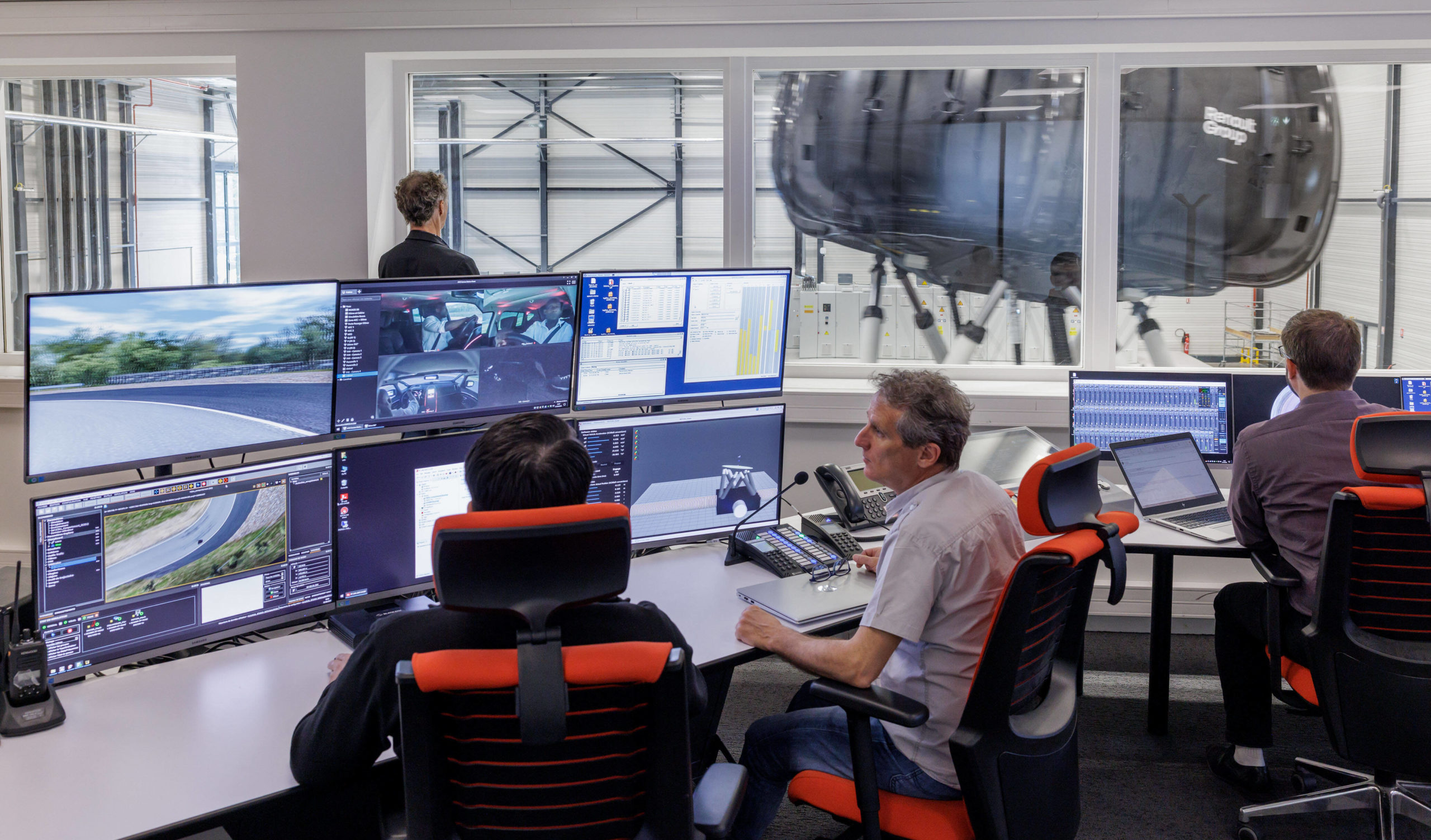 Group Simulation RENAULT GROUP, A LA POINTE DE LA SIMULATION NUMERIQUE IMMERSIVE | Le ...