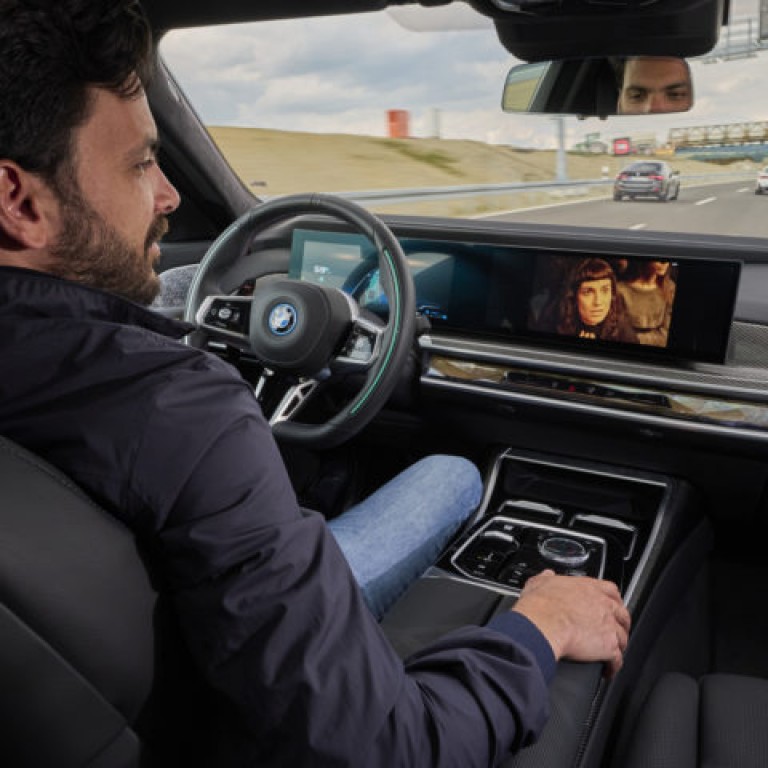 En route pour la conduite autonome : BMW est le premier constructeur automobile à recevoir l’homologation pour la combinaison des niveaux 2 et 3