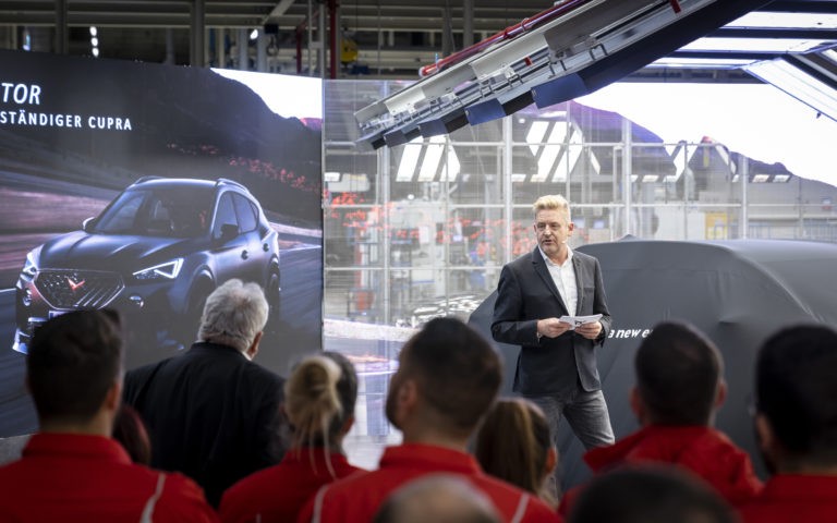 CUPRA-unveils-the-CUPRA-Terramar-to-the-Audi-Hungaria-employees-who-will-be-involved-in-its-production_02_HQ