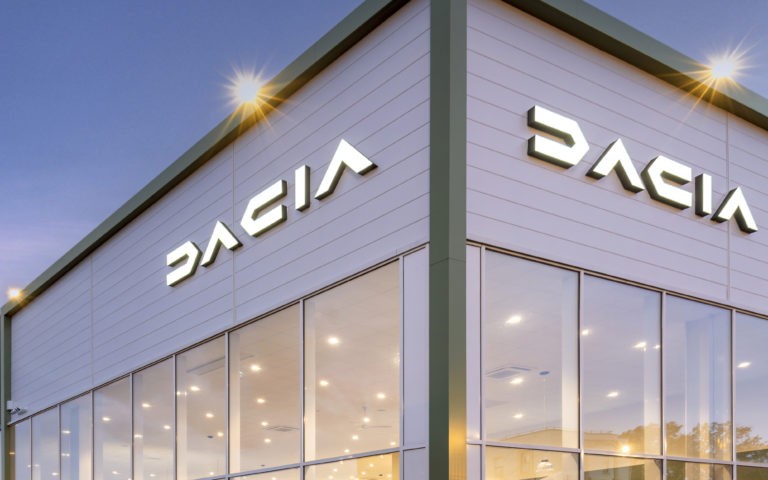 Plus de 1 000 sites Dacia a la nouvelle image de marque (4)
